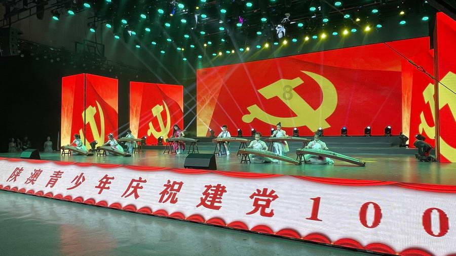 老农家祖坟被盗墓贼盯上，迁坟保护时，竟意外挖出宫里的宝贝？