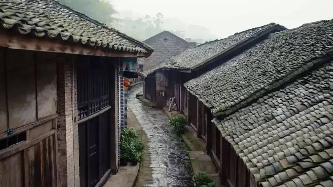 买酸奶送电影票，《非诚勿扰3》扑得惨烈，冯小刚真的过时了