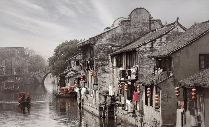 长方形的长和宽都是质数，周长为36厘米，那么长方形的面积是（）平方厘米